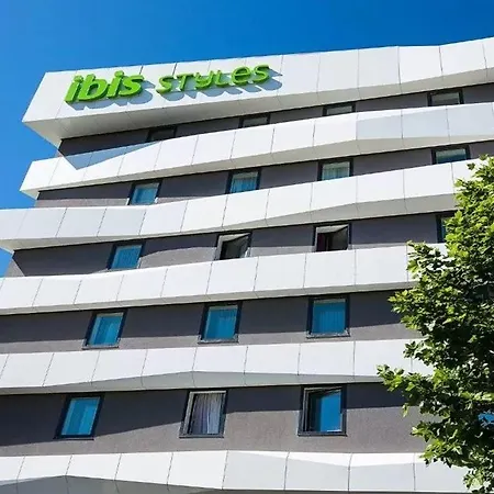 מלון Ibis Styles Avenue Du Rhin 3*