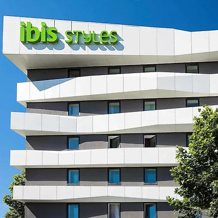 מלון Ibis Styles Avenue Du Rhin 3*
